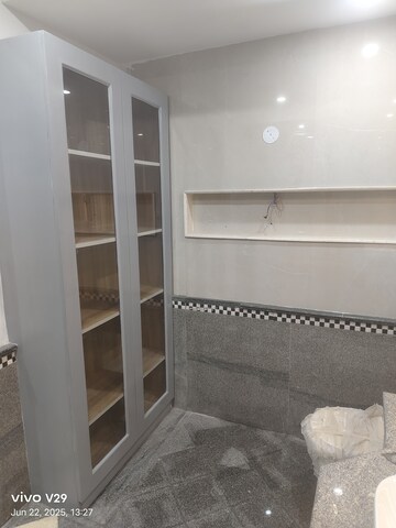 Bathroom in 4 BHK Apartment at DLF The Crest, Sector 54 – for Sale