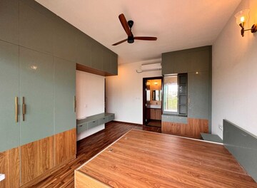 Room in 3.5 BHK Apartment at Century Ethos, Hebbal – for Rent