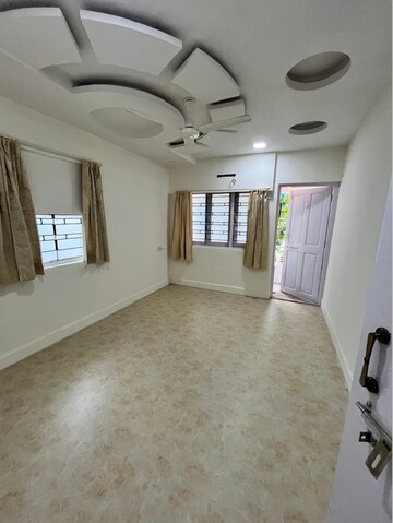 Room in 2 BHK Apartment at Juhu – for Rent