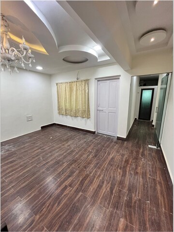 Room in 2 BHK Apartment at Juhu – for Rent