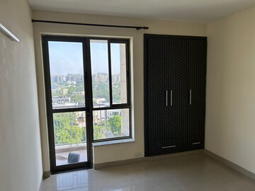 Room in 2 BHK Apartment at Unitech Uniworld Gardens 2, Sector 47 – for Rent
