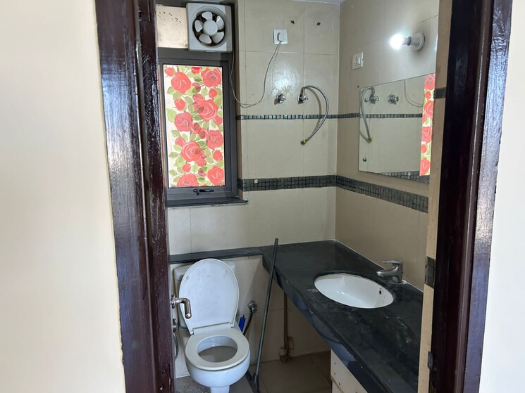 Bathroom, unitech-uniworld-gardens-2 2 Bedroom 973 Sq.Ft. Apartment In Sector 47 Gurgaon 9030658