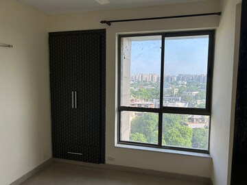 Room in 2 BHK Apartment at Unitech Uniworld Gardens 2, Sector 47 – for Rent