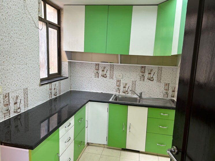 Team Area, unitech-uniworld-gardens-2 2 Bedroom 973 Sq.Ft. Apartment In Sector 47 Gurgaon 9030658