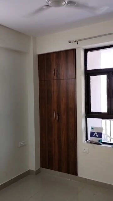 Room in 3 BHK Apartment at Amolik Sankalp, Sector 85 – for Rent