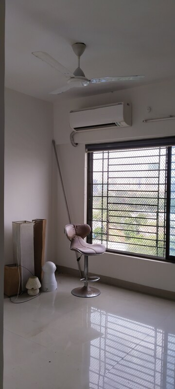 Room in 2 BHK Apartment at Orbit Terrace, Lower Parel – for Rent