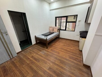 Room in 2 BHK Apartment at Mount View CHS, Andheri East – for Rent