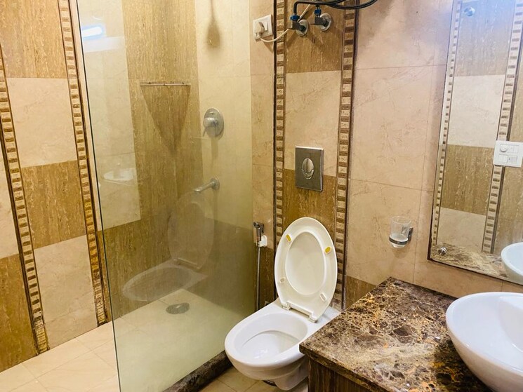 Bathroom, greater kailash part 3 3 Bedroom 2000 Sq.Ft. Apartment In Greater Kailash Part 3 Delhi 9030685