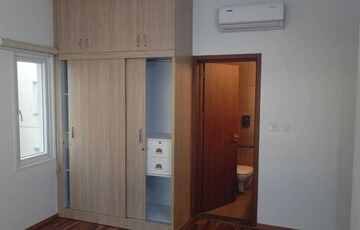 Room in 4 BHK Apartment at L&T Raintree Boulevard, Hebbal – for Rent