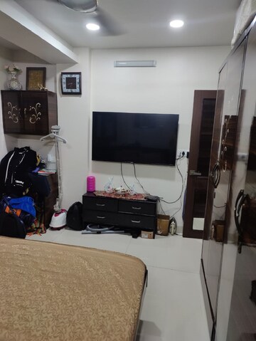 Bedroom in 1 BHK Apartment at Bandra West – for Rent