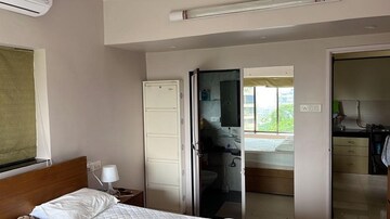 Bedroom in 1 BHK Apartment at Bandra West – for Rent
