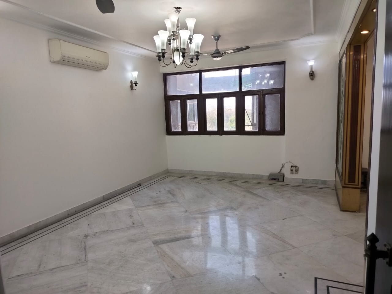 3 BHK + Servant Room Apartment For Rent in Manbhavan Apartment Secto
