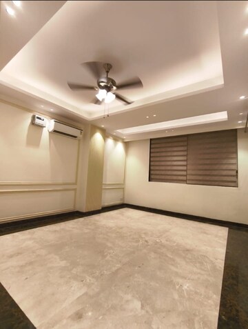 Room in 3 BHK Builder Floor at Sector 43 – for Rent