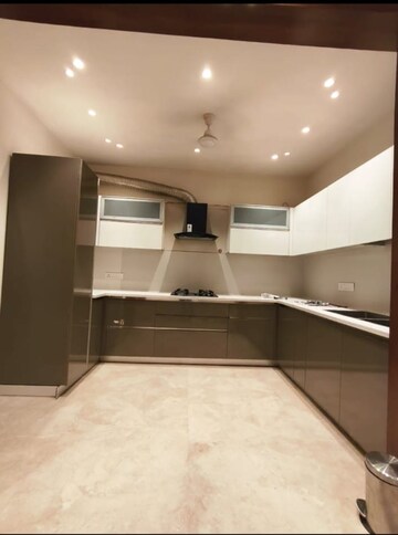 Kitchen in 3 BHK Builder Floor at Sector 43 – for Rent