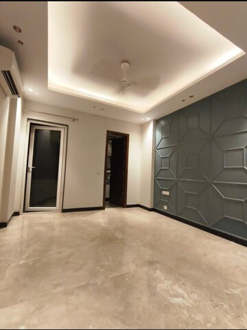 Room in 3 BHK Builder Floor at Sector 43 – for Rent