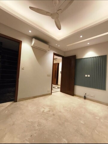 Room in 3 BHK Builder Floor at Sector 43 – for Rent