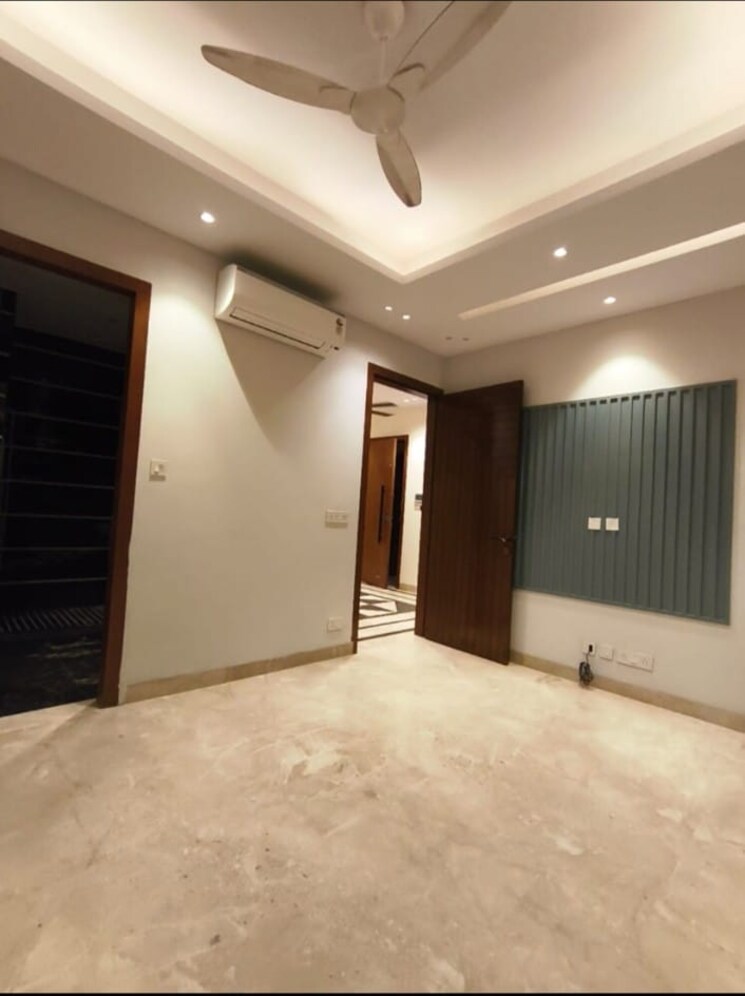 Room, sector 43 3 Bedroom 3000 Sq.Ft. Builder Floor In Sector 43 Gurgaon 9030748