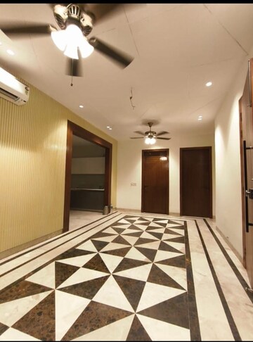 Bedroom in 3 BHK Builder Floor at Sector 43 – for Rent