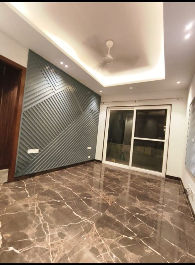  Parking, sector 43 3 Bedroom 3000 Sq.Ft. Builder Floor In Sector 43 Gurgaon 9030748