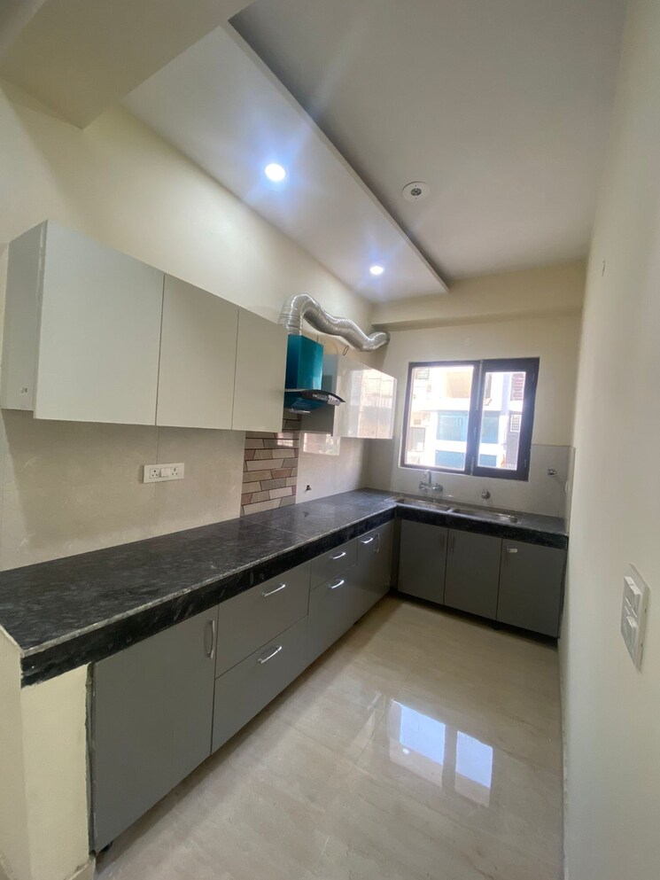 Kitchen, pir machalla 3 Bedroom 110 Sq.Yd. Apartment In Pir Machalla Zirakpur 9030764