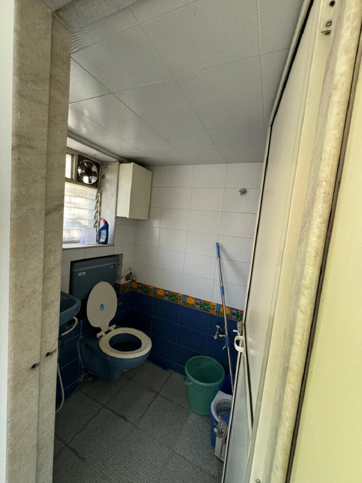 Attached Bathroom, santacruz west 1 Bedroom 550 Sq.Ft. Apartment In Santacruz West Mumbai 9030741