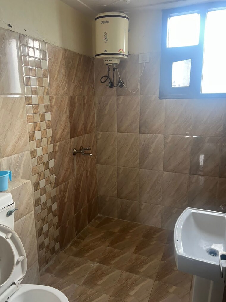 Bathroom, vip road 2 Bedroom 1250 Sq.Ft. Apartment In Vip Road Zirakpur 9030769