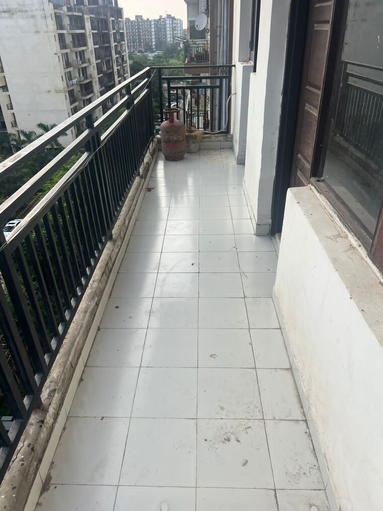 Balcony, vip road 2 Bedroom 1250 Sq.Ft. Apartment In Vip Road Zirakpur 9030769