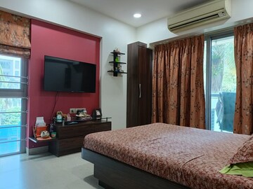 Bedroom in 3 BHK Apartment at Santacruz West – for Rent