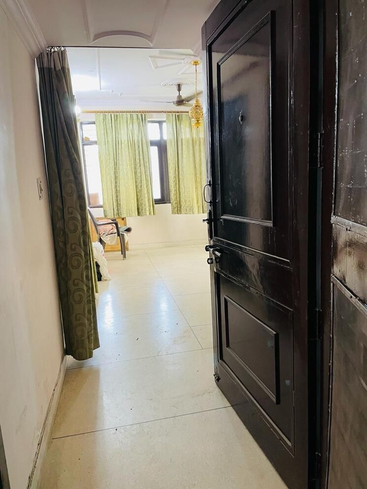 Room, sector 23 dwarka 3 Bedroom 1450 Sq.Ft. Apartment In Sector 23 Dwarka Delhi 9030772