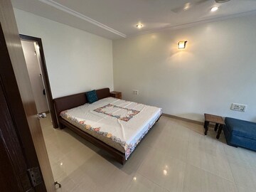 Bedroom in 3 BHK Apartment at Khar West – for Rent