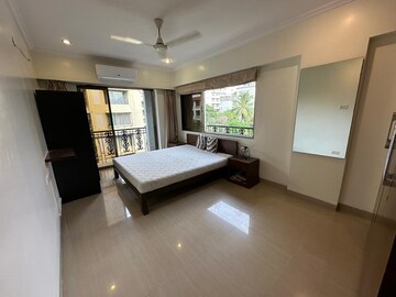 Bedroom in 3 BHK Apartment at Khar West – for Rent