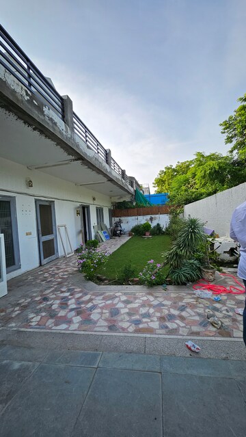 Balcony in 6+ BHK Independent House at Sector 21b – for Rent