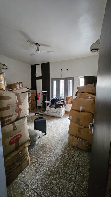 Team Area in 6+ BHK Independent House at Sector 21b – for Rent