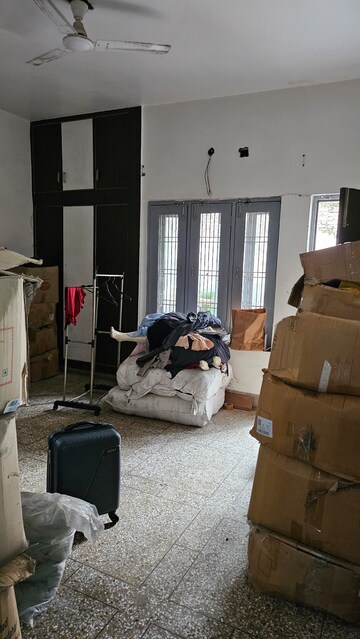 Team Area in 6+ BHK Independent House at Sector 21b – for Rent