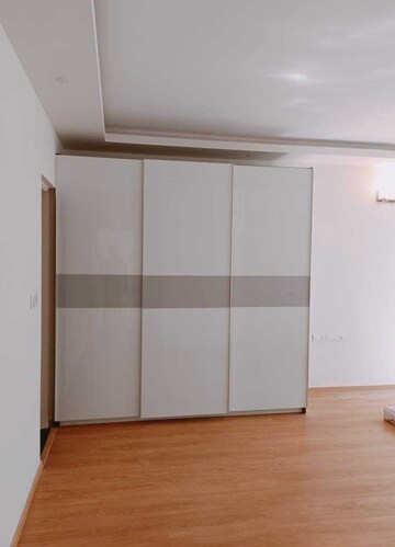 Room in 3 BHK Apartment at Mantri Lithos, Thanisandra – for Rent