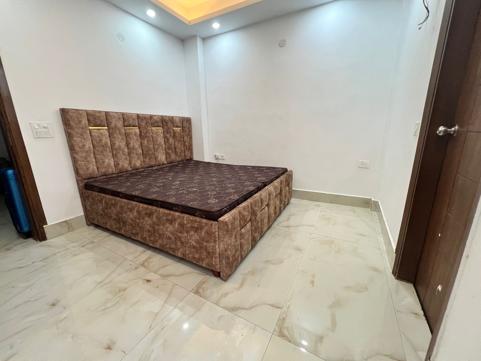 2 BHK Builder Floor For Rent in Saket