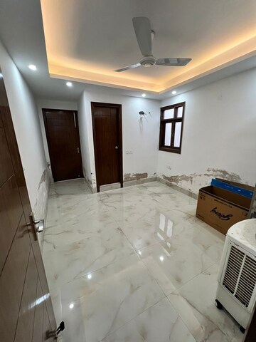 Room in 2 BHK Builder Floor at Saket – for Rent
