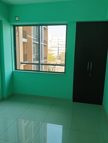 Room in 2 BHK Apartment at Godrej Seven, Joka – for Rent