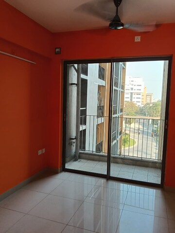 Room in 2 BHK Apartment at Godrej Seven, Joka – for Rent