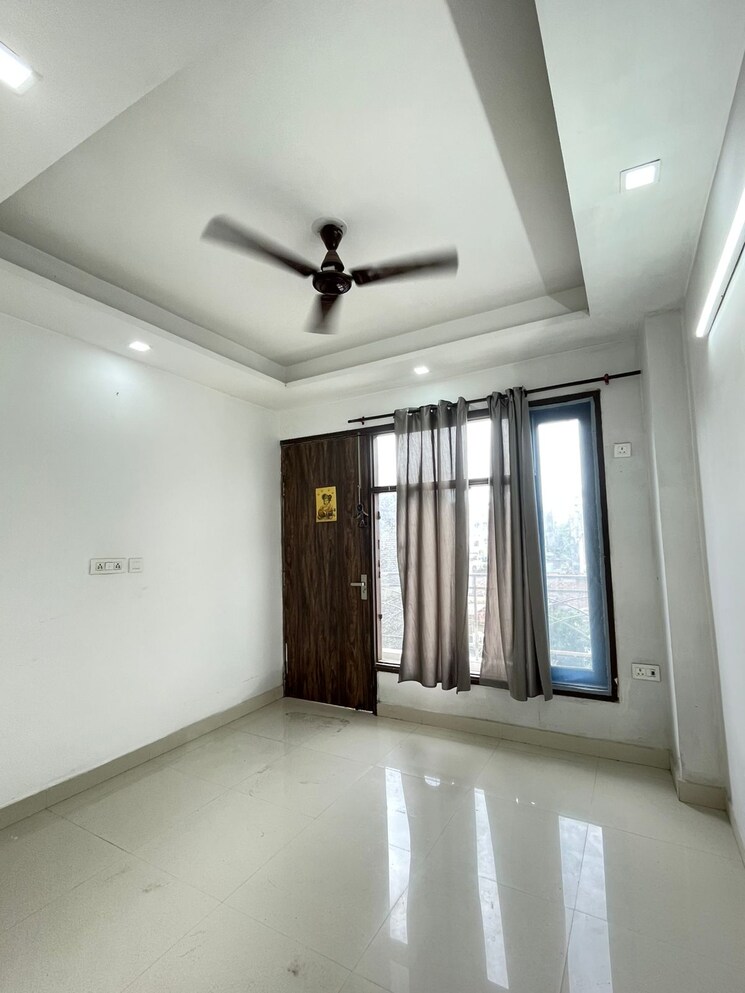 Room, paryavaran complex 3 Bedroom 980 Sq.Ft. Builder Floor In Paryavaran Complex Delhi 9030973
