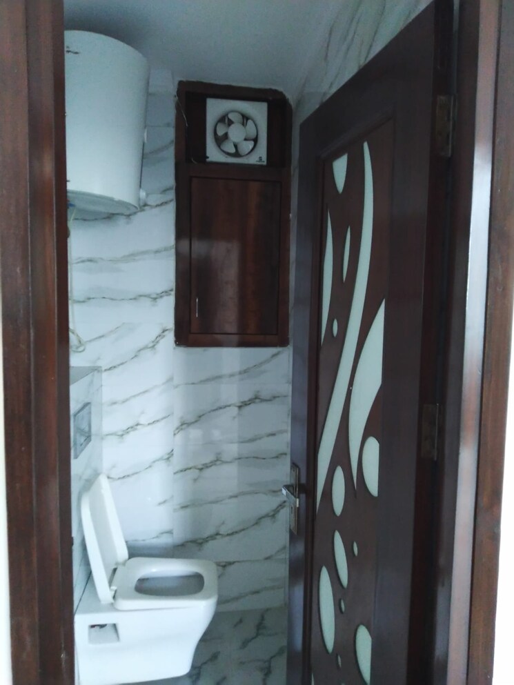 Bathroom, sector 18 dwarka 3 Bedroom 1700 Sq.Ft. Apartment In Sector 18 Dwarka Delhi 9030988