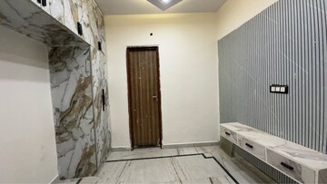 Furnished Amenities in 3 BHK Builder Floor at Krishna Park – for Sale