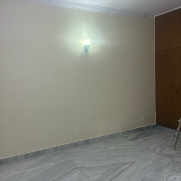 Room in 3 BHK Independent House at RWA Apartments Sector 26, Arun Vihar – for Rent