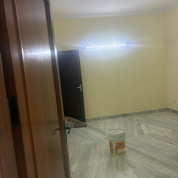 Room in 3 BHK Independent House at RWA Apartments Sector 26, Arun Vihar – for Rent