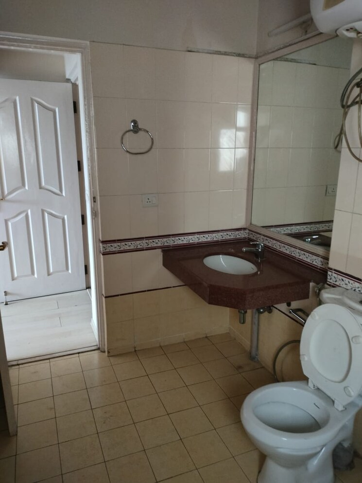Bathroom, dlf-westend-heights 4 Bedroom 2810 Sq.Ft. Apartment In Sector 53 Gurgaon 9030983