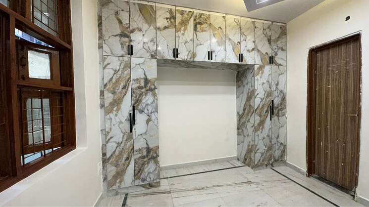 Room, krishna park 3 Bedroom 120 Sq.Yd. Builder Floor In Krishna Park Delhi 9026061