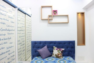 Bedroom in 3 BHK Apartment at DLH Orchid, Andheri West – for Sale