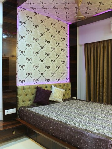 Bedroom in 3 BHK Apartment at DLH Orchid, Andheri West – for Sale