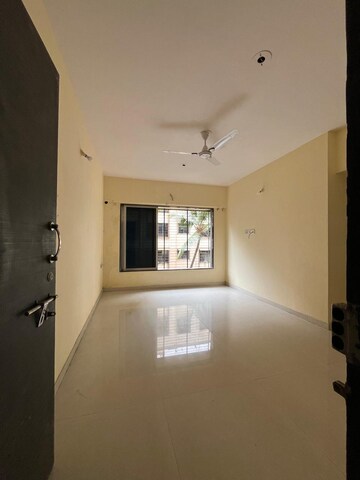 Room in 2 BHK Apartment at Prabhat CHS Goregaon, Goregaon West – for Rent