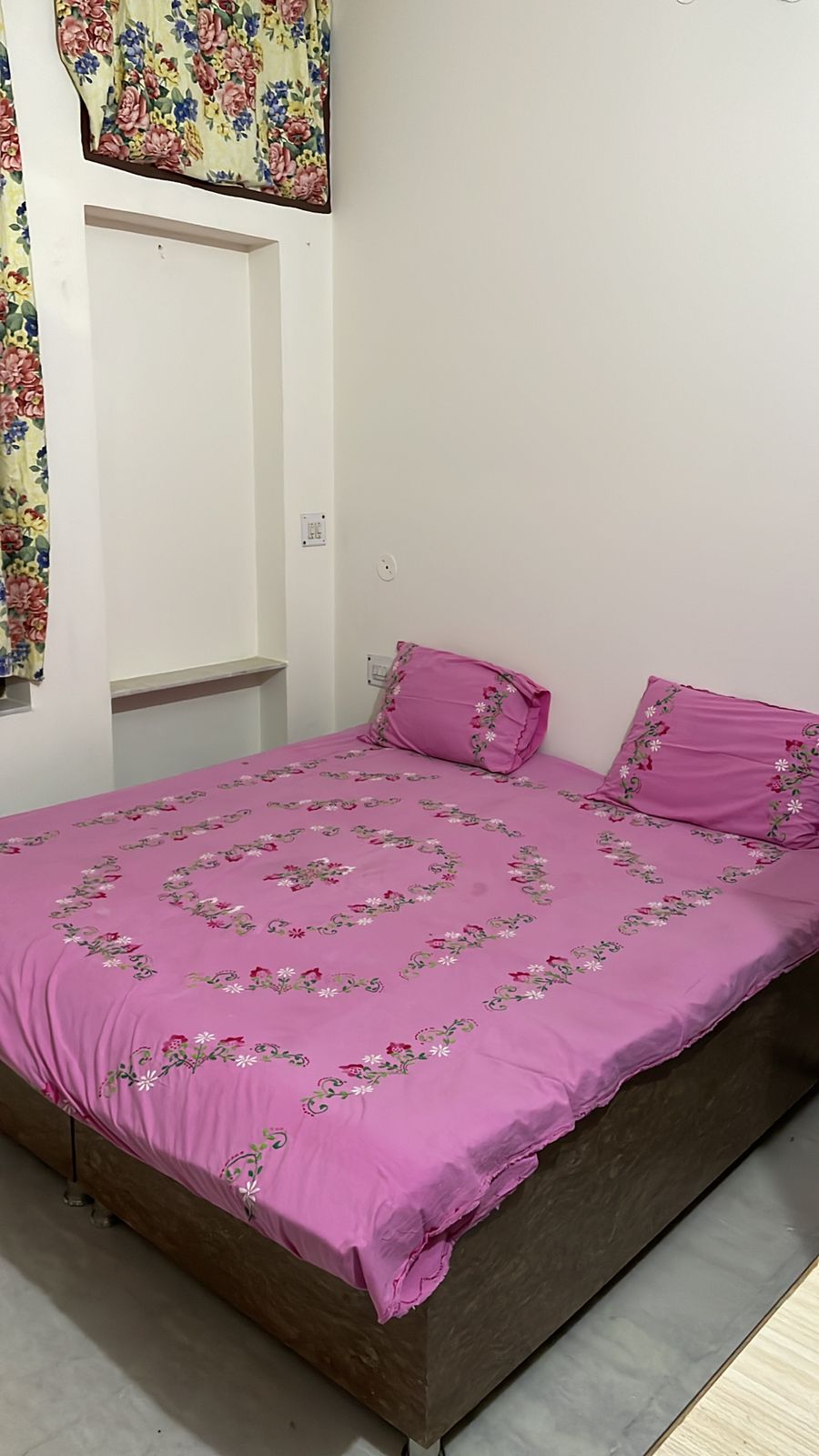 2 BHK Apartment For Rent in Jns4.2b4r.Byudar